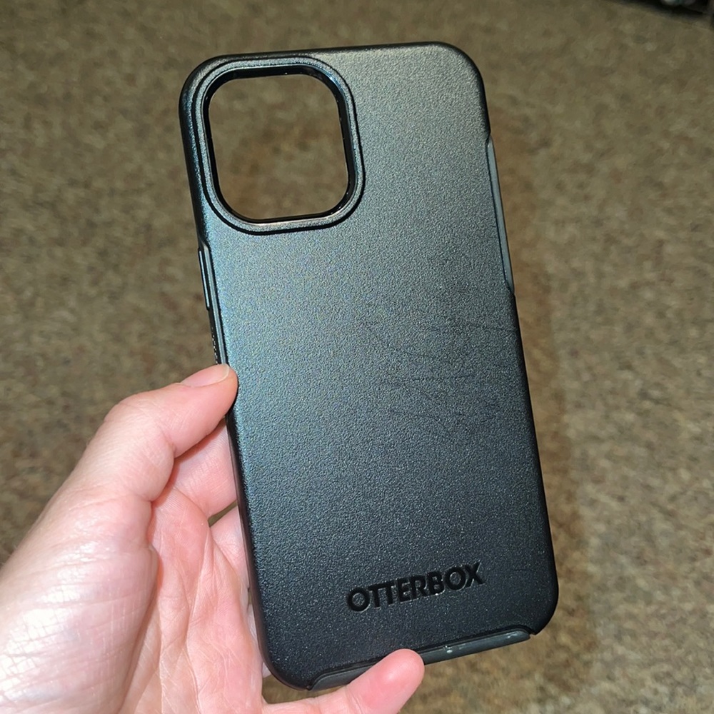 iPhone 13 pro max otter box phone case